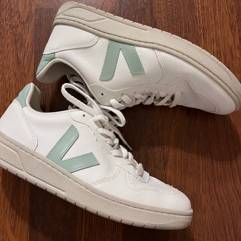 Veja Sneakers Green/White Size 8